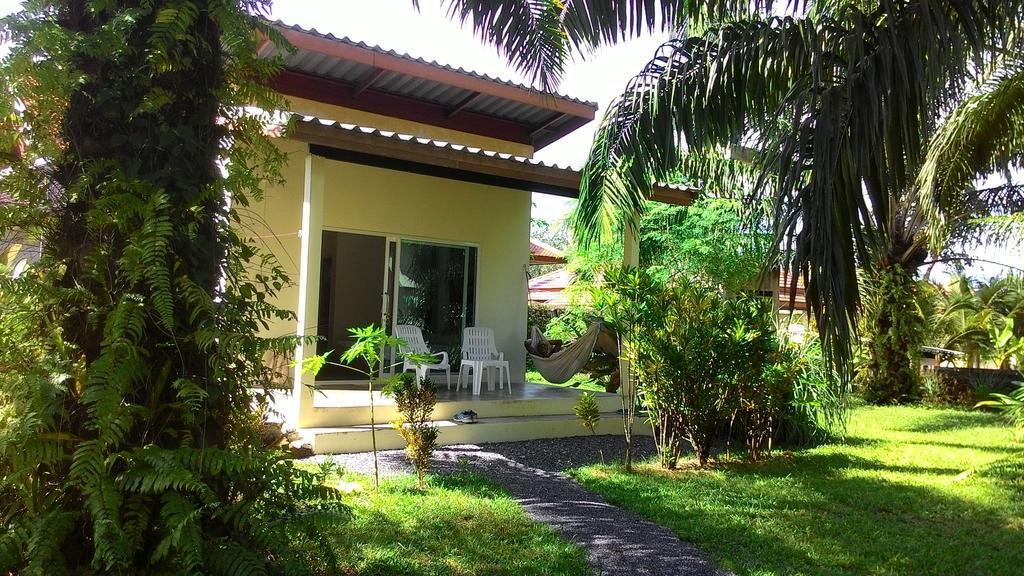Aathid Garden Khao Lak Villa Værelse billede