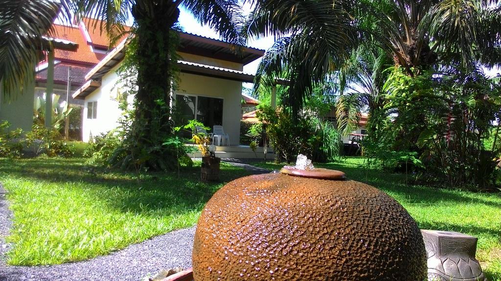 Aathid Garden Khao Lak Villa Værelse billede