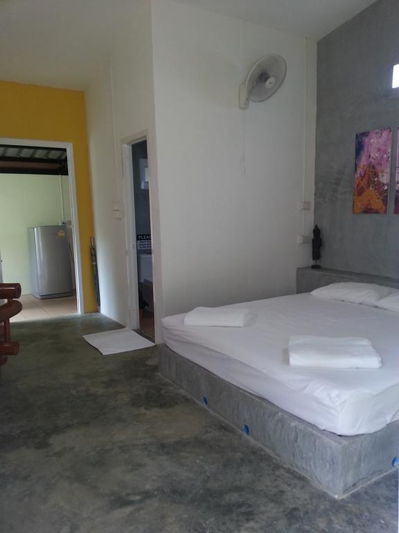 Aathid Garden Khao Lak Villa Værelse billede